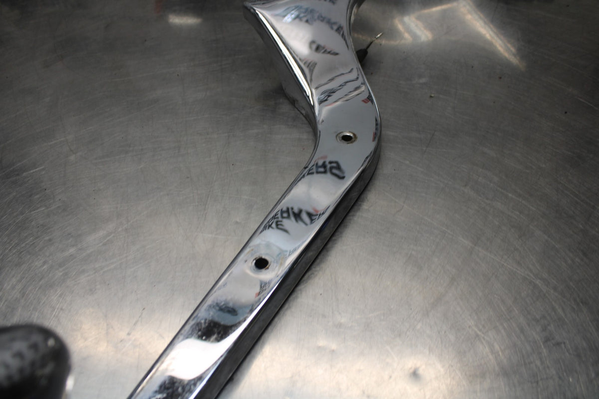 02 KAWASAKI VULCAN 800 VN800B CLASSIC REAR PASSENGER FENDER GRAB RAIL BB862
