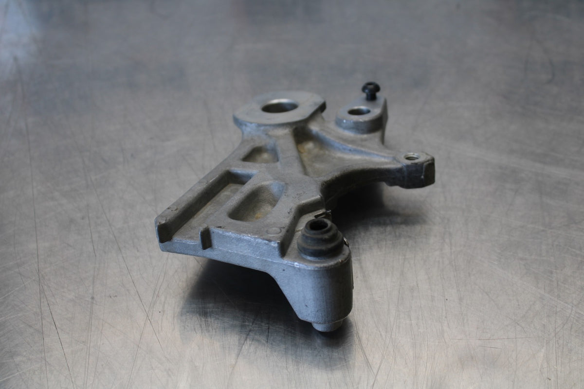 22-25 YAMAHA YZF R7 REAR BRAKE CALIPER HANGER BACK MOUNTING BRACKET BB176