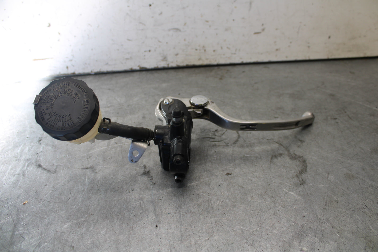 07-08 TRIUMPH DAYTONA 675 FRONT BRAKE MASTER CYLINDER w/ LEVER T2025700 BB685