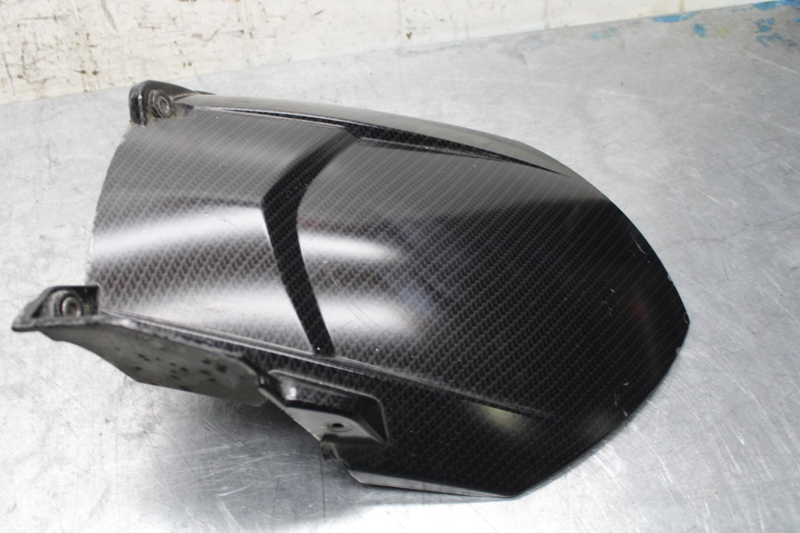 2007 Yamaha YZF R1 REAR BACK WHEEL TIRE HUGGER FENDER 4C8-21650-00-00 BB575