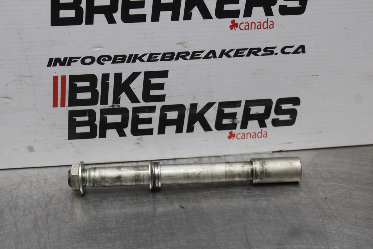20-25 SUZUKI GSXR750 FRONT WHEEL RIM AXLE PIVOT BOLT BB810