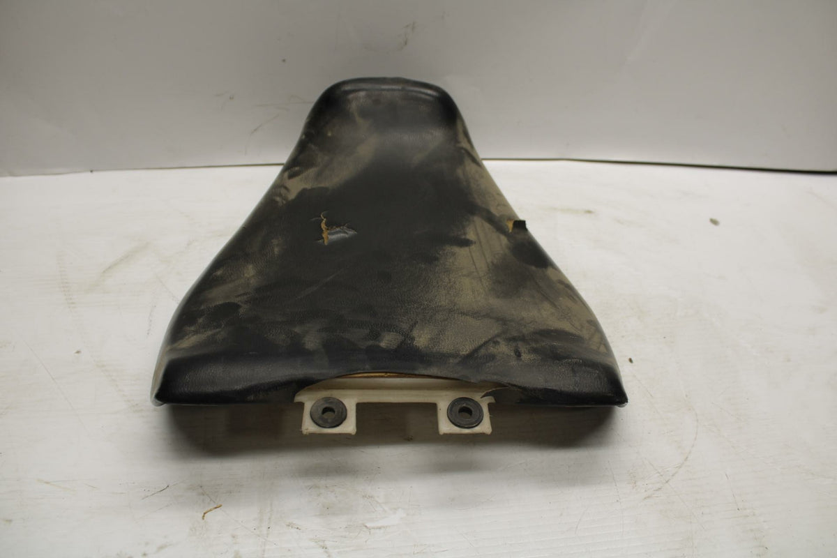 93-96 SUZUKI GSXR750W FRONT DRIVERS SEAT  SADDLE PILLION 45100-17E00-58R BB266