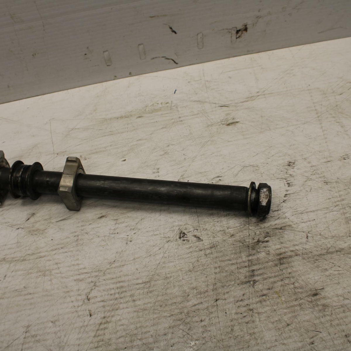 05-06 HONDA CBR600RR REAR AXLE BACK WHEEL PIVOT BOLT AXEL 42301-MEE-D00 BB307