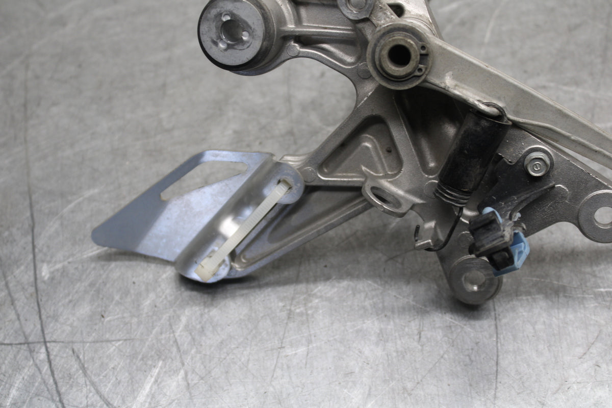 17-21 HONDA CBR1000RR SP RIGHT REARSET REAR SET DRIVER FOOT PEG REST STOP BB681