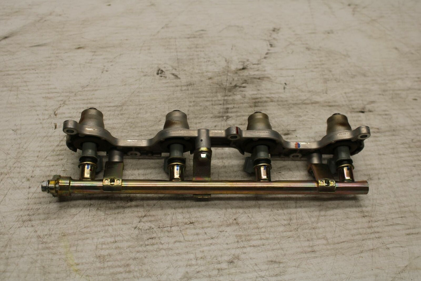 05-06 HONDA CBR600RR SECONDARY FUEL INJECTORS TOP AIRBOX GAS RAIL BB307
