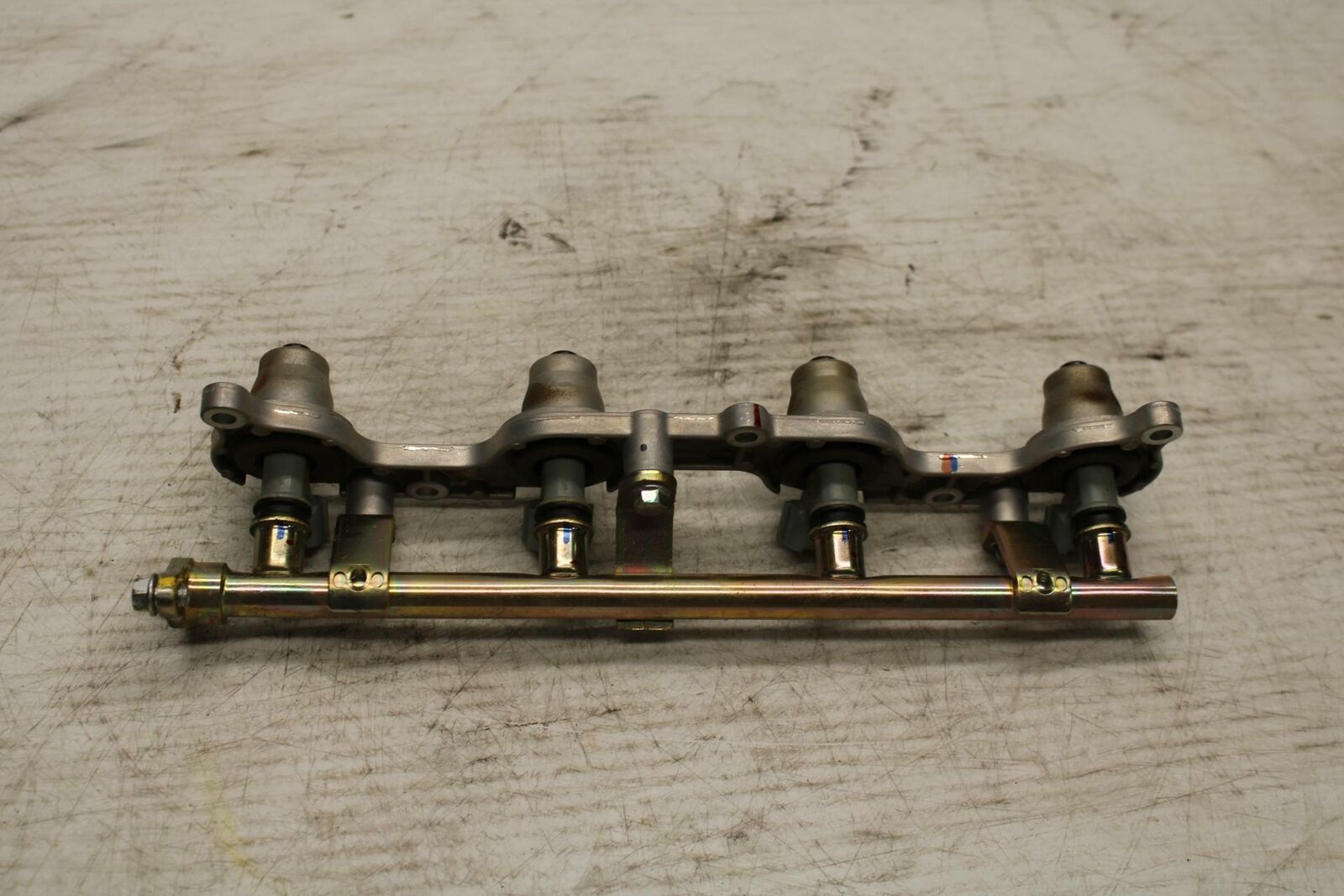 05-06 HONDA CBR600RR SECONDARY FUEL INJECTORS TOP AIRBOX GAS RAIL BB307