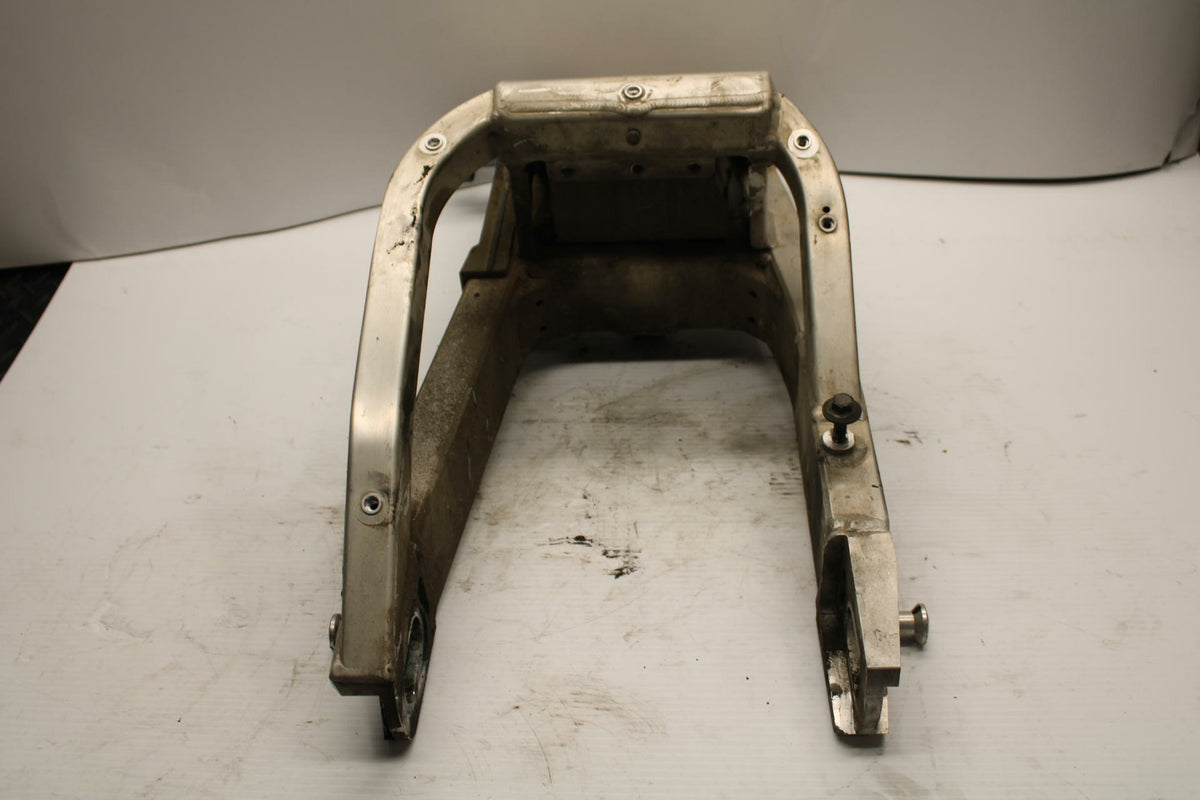 99 YAMAHA YZF R6 REAR SWINGARM BACK SUSPENSION SWING ARM BB246
