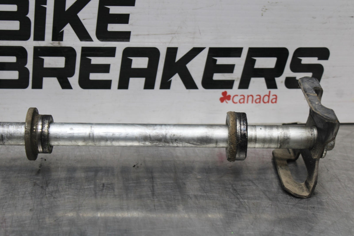 09 KAWASAKI NINJA 250R REAR AXLE BACK WHEEL RIM PIVOT BOLT AXEL BB824