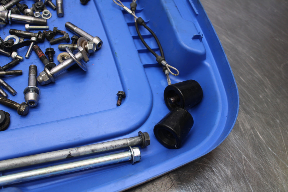 07 KAWASAKI Z1000 MOUNTING BOLTS HARDWARE MOTOR SCREWS BB148