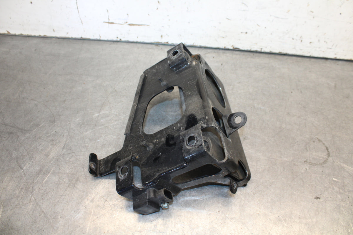 04-16 HARLEY-DAVIDSON SPORTSTER 883 BATTERY TRAY BOX HOLDER BB680 
