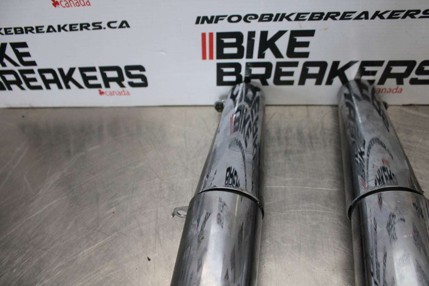 03-08 KAWASAKI VULCAN 1600 FRONT FORK COVER TOP GUARD SHIELD COWL BB196