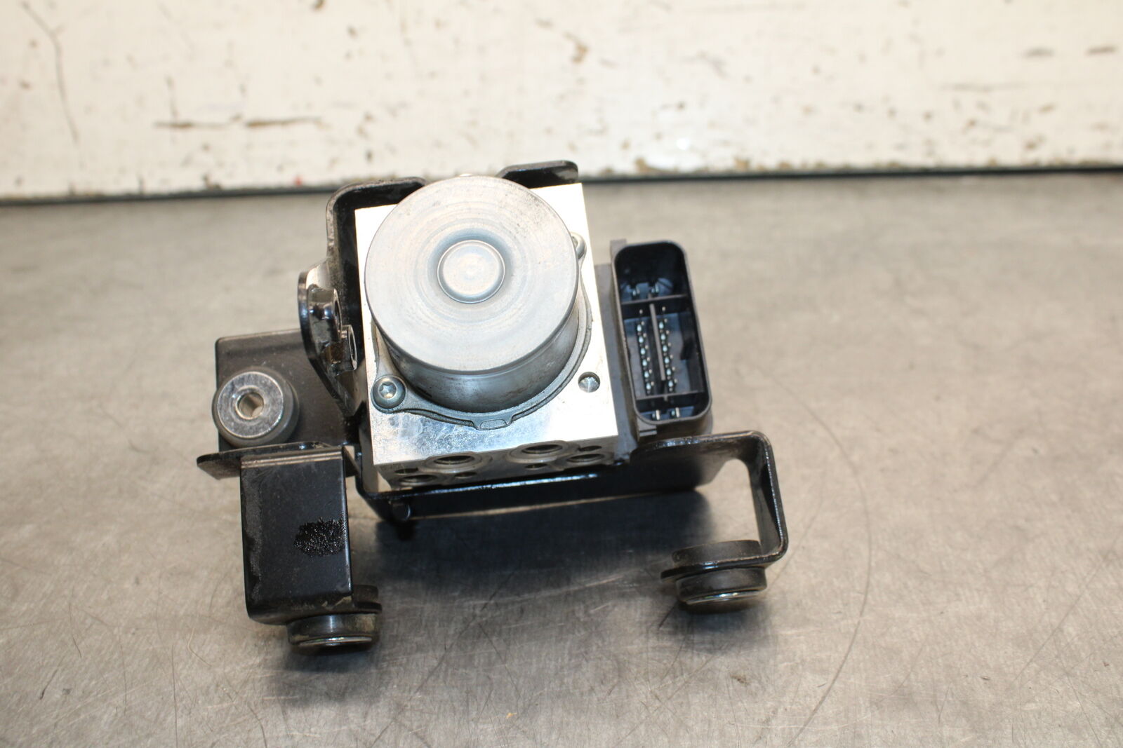19-24 YAMAHA R3 ABS PUMP UNIT MODULE BB736