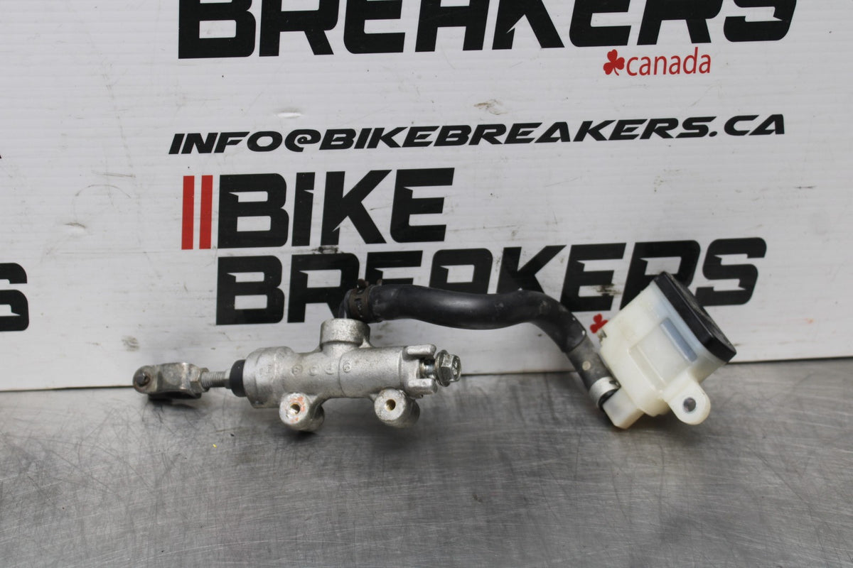 06-07 SUZUKI GSXR750 REAR BACK BRAKE MASTER CYLINDER W RESERVOIR BB811