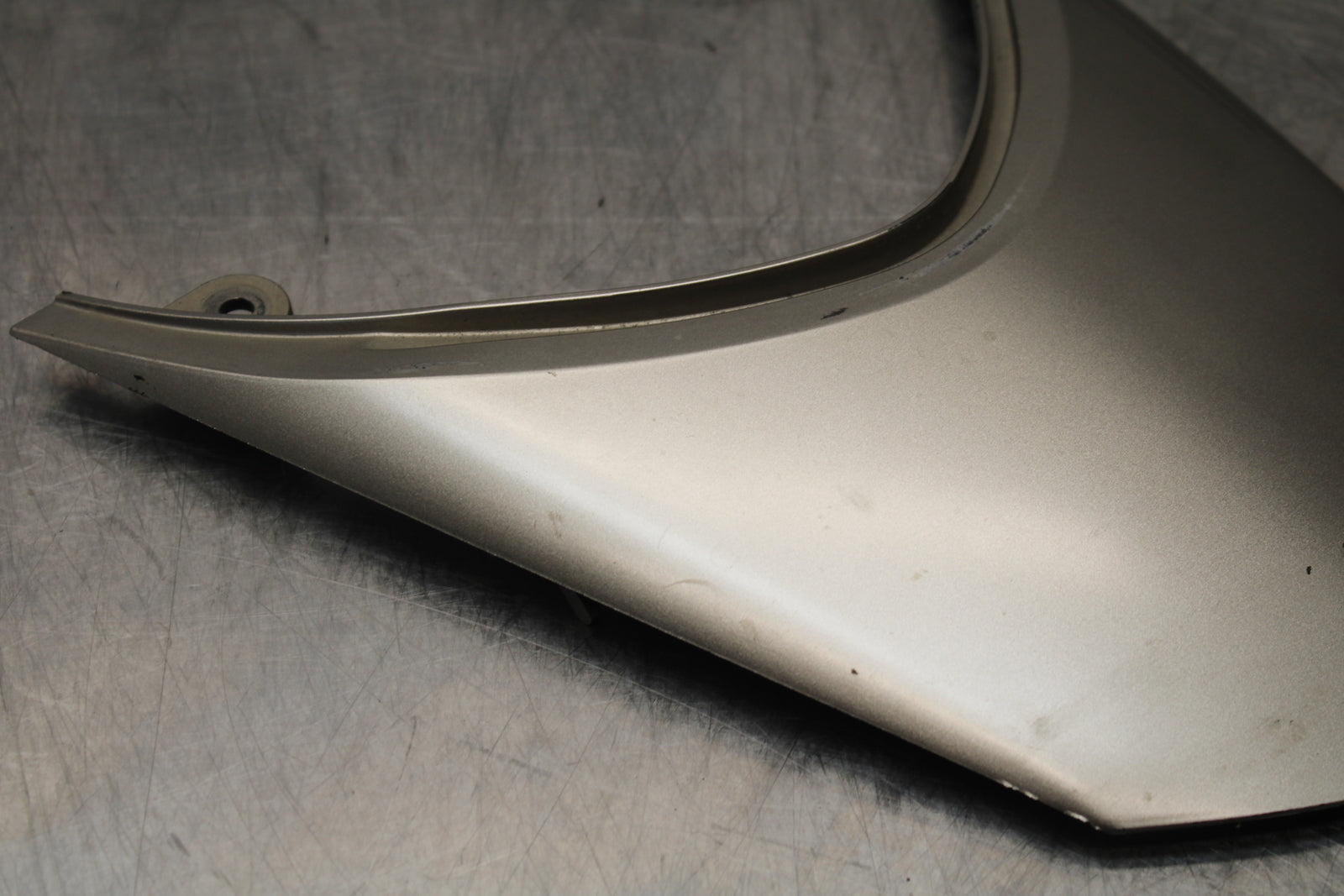 04-05 KAWASAKI NINJA ZX10R CENTER REAR BACK TAIL FAIRING COVER TRIM COWL BB163