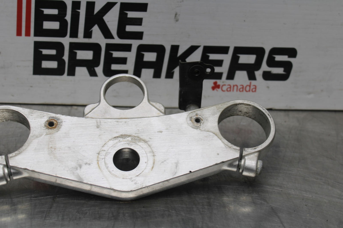 98 KAWASAKI NINJA ZX6 FORKS UPPER TRIPLE TREE CLAMP BB870