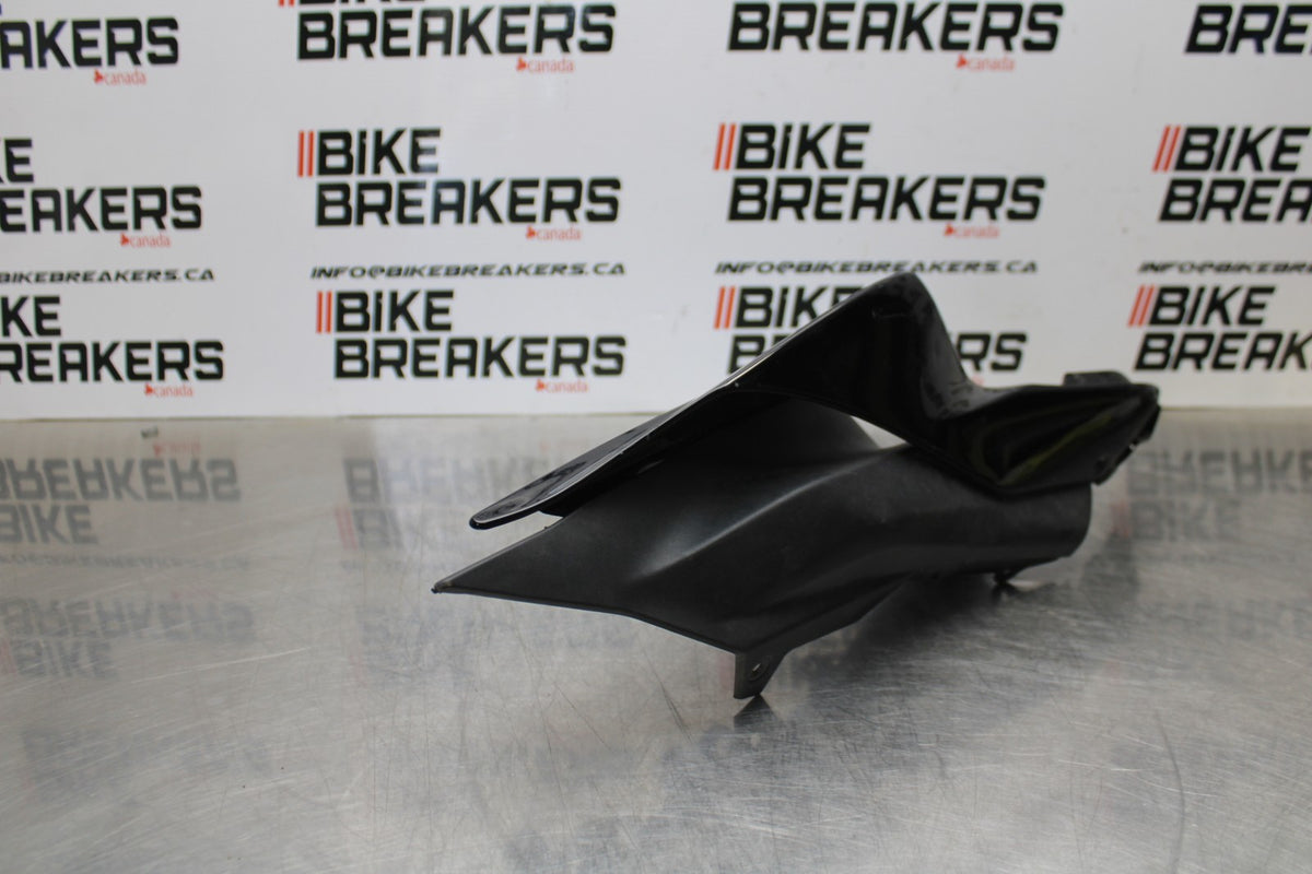 22-25 YAMAHA YZF R7 RIGHT REAR BACK TAIL FAIRING COWL SHROUD BB176