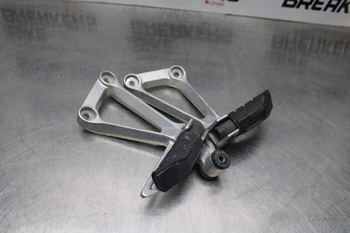 13-15 HONDA CBR500R REAR BACK PASSENGER PEG SET PAIR BB834