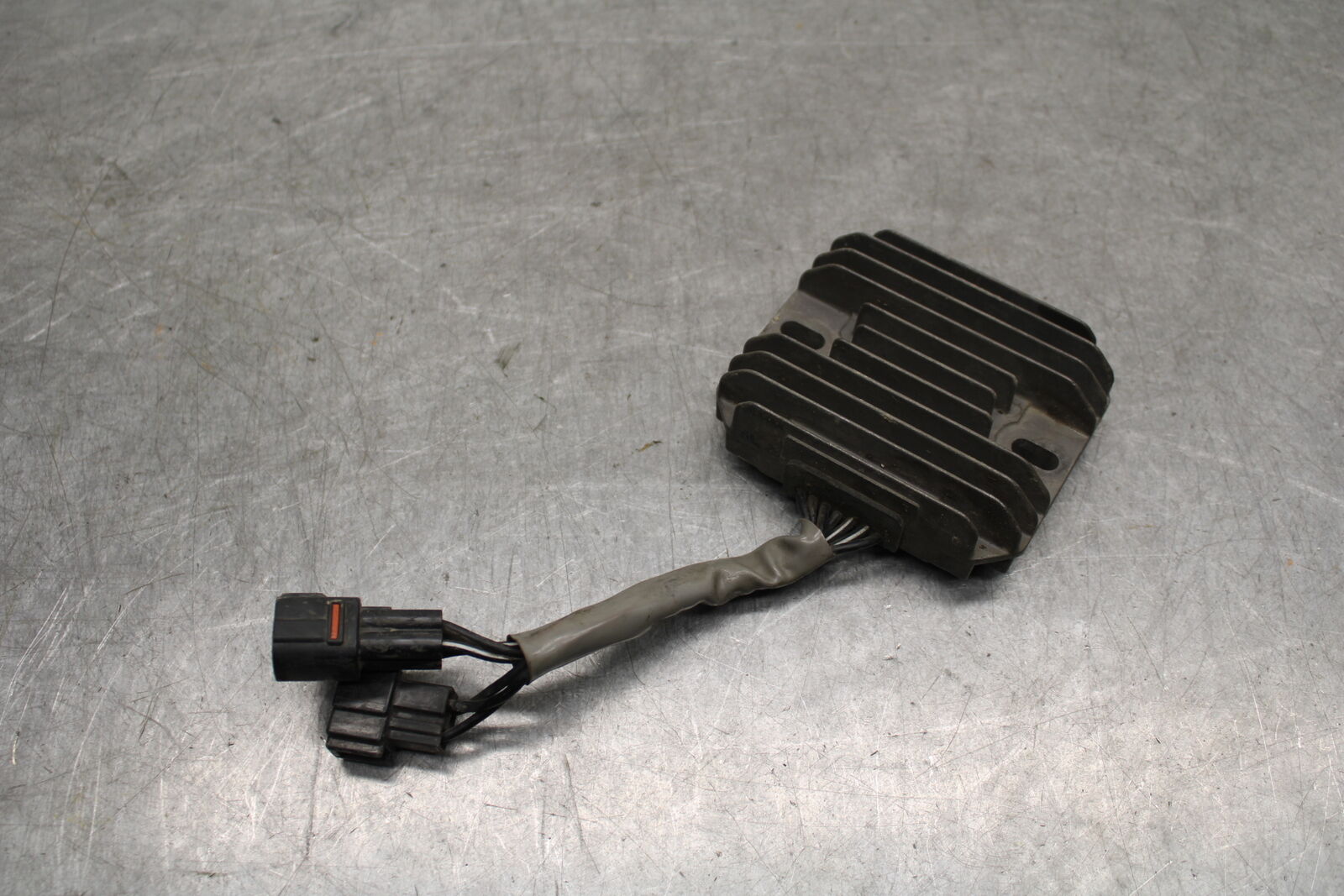 06-07 SUZUKI GSXR750 RECTIFIER VOLTAGE REGULATOR OEM 32800-21H00 BB670