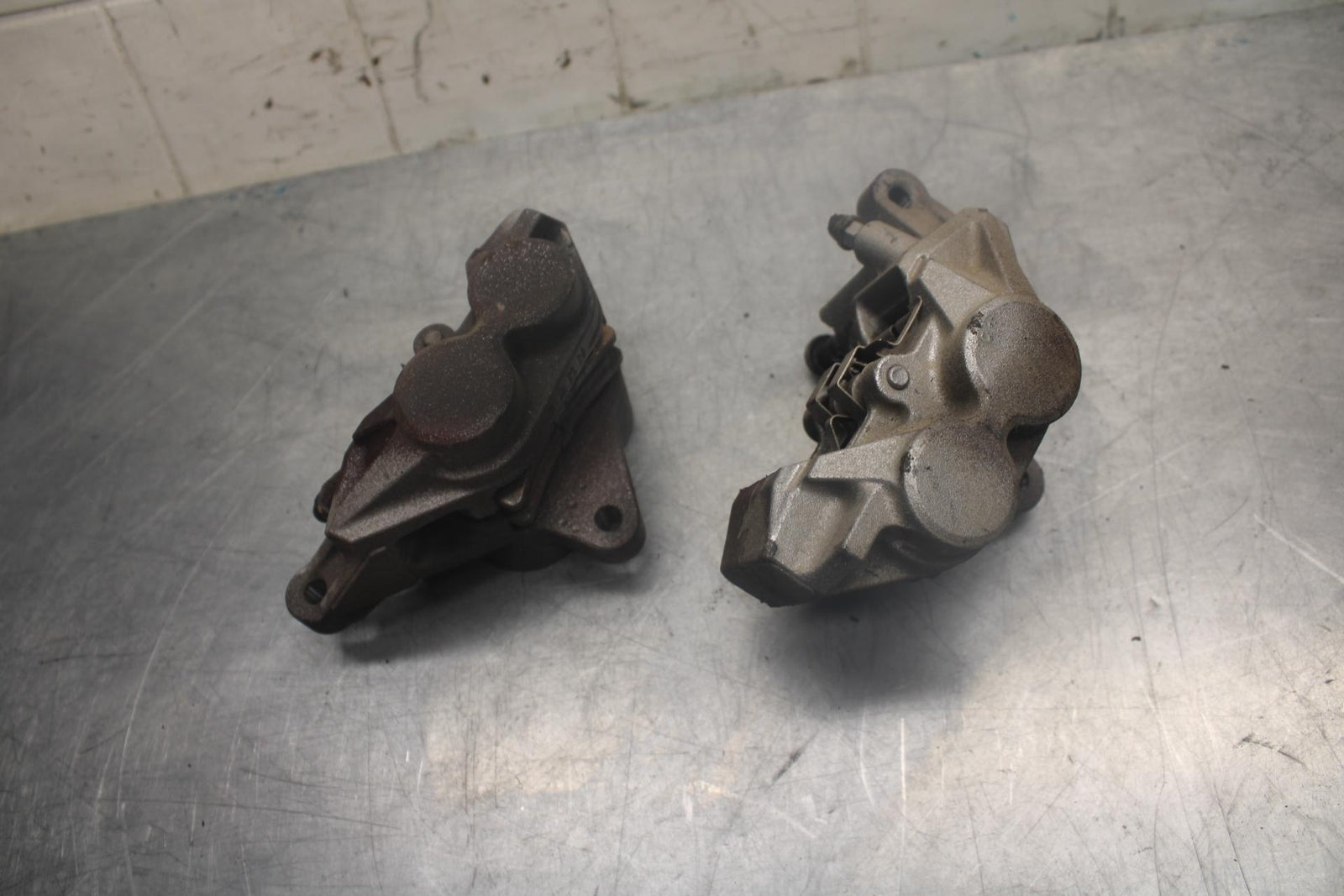 18-20 YAMAHA MT-07  RIGHT LEFT FRONT BRAKE CALIPER SET PAIR CALIPERS BB457