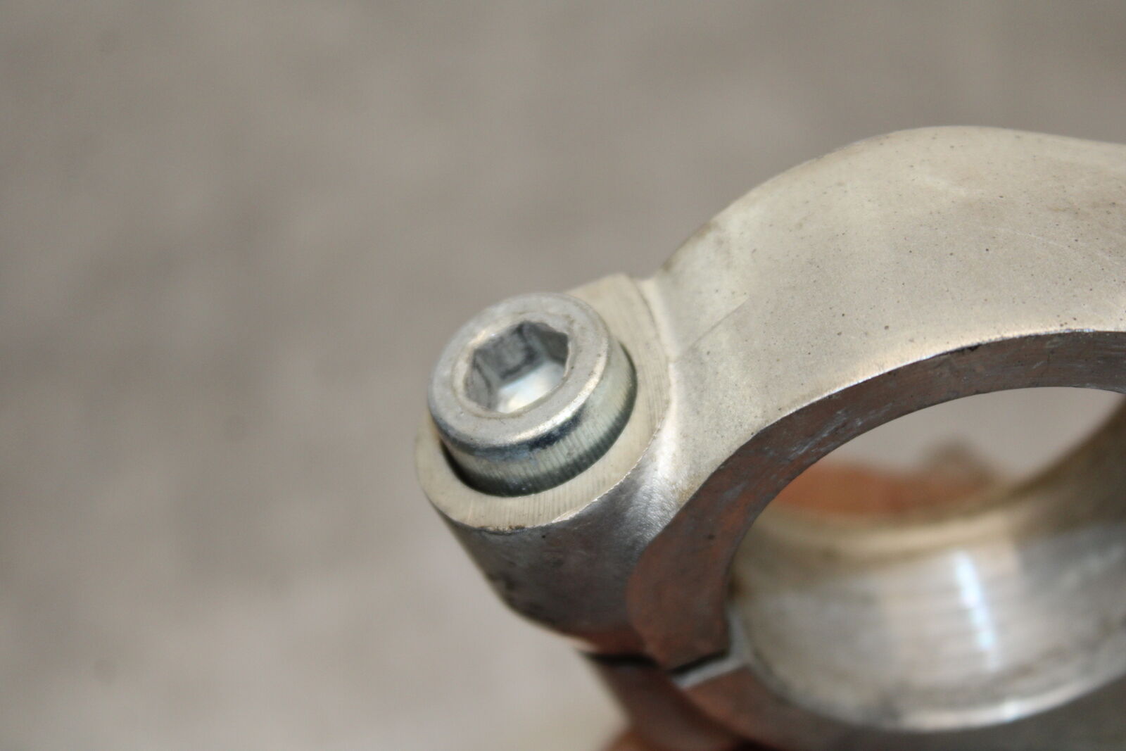 85-86 SUZUKI MADURA 1200 FORKS UPPER TRIPLE TREE CLAMP  BB691