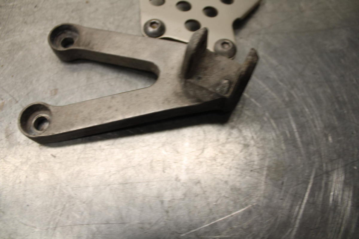 03-04 HONDA CBR600RR LEFT REARSET REAR SET DRIVER FOOT PEG BRACKET MOUNT BB614