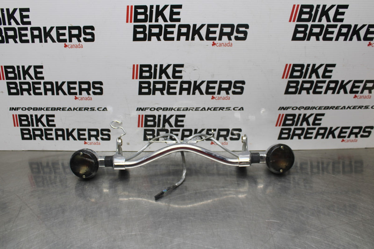 06 KAWASAKI VULCAN 900 FRONT TURN SIGNAL BAR MOUNT BRACKET BB799