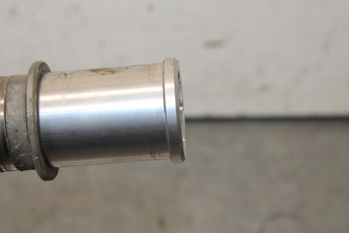 16 KAWASAKI NINJA ZX10R FRONT WHEEL RIM AXLE PIVOT BOLT 41068-0594 BB650