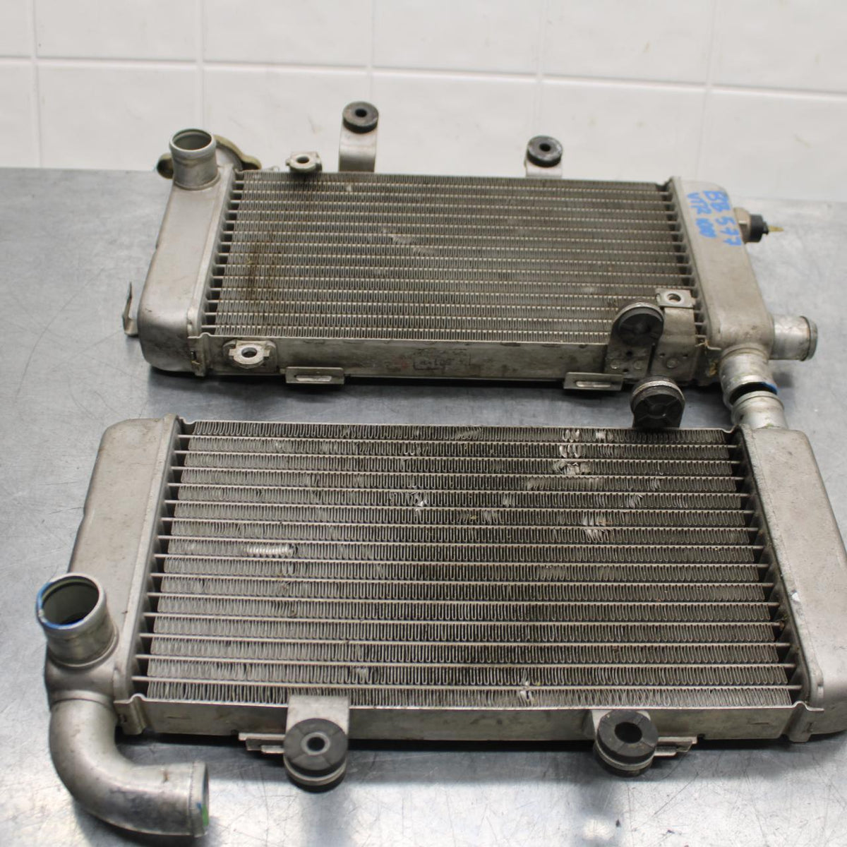 2000 Honda Super Hawk 1000 VTR1000F ENGINE RADIATOR MOTOR COOLER COOLING BB577