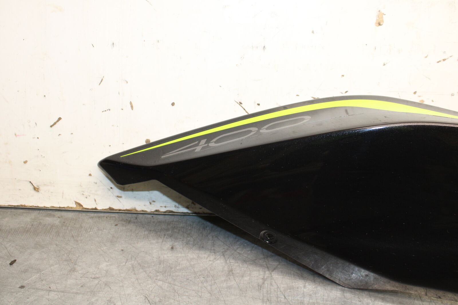 19-22 KAWASAKI Z400 RIGHT REAR BACK TAIL FAIRING COWL SHROUD BB738