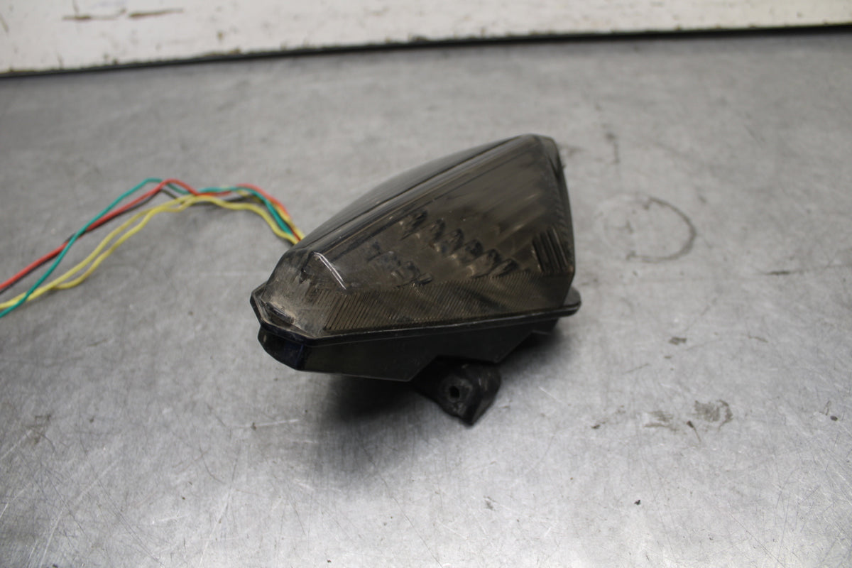 07-08 YAMAHA YZF R1 AFTERMARKET REAR TAIL TAILLIGHT BACK BRAKE LIGHT BB675