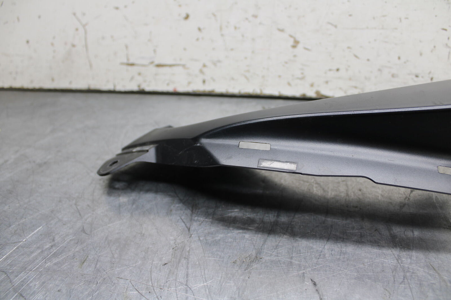 08-10 SUZUKI GSXR 600  RIGHT FRONT UPPER MID SIDE FAIRING COWL PLASTIC BB630