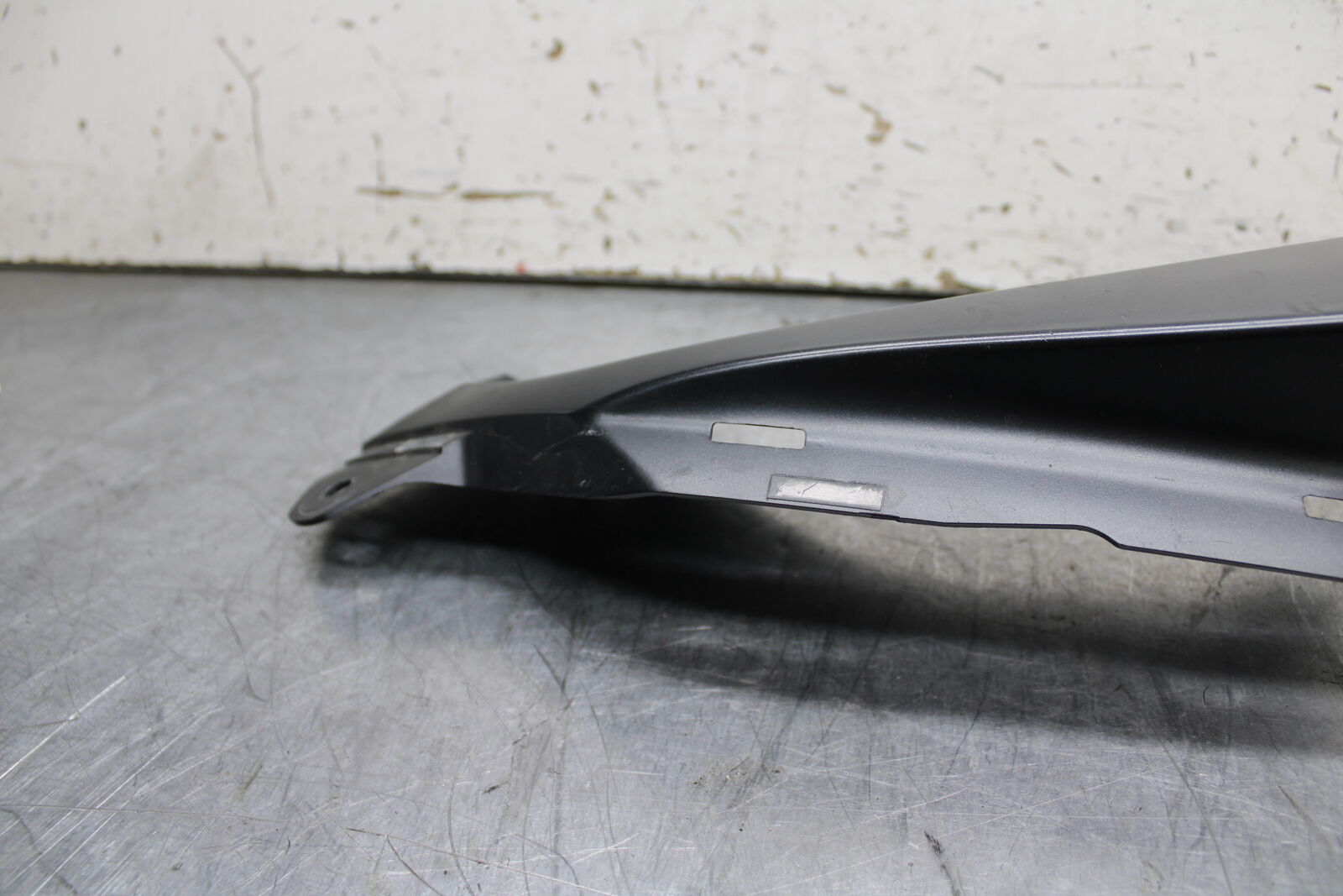 08-10 SUZUKI GSXR 600  RIGHT FRONT UPPER MID SIDE FAIRING COWL PLASTIC BB630