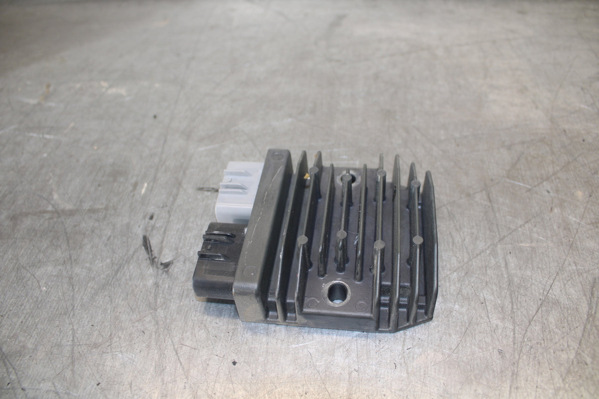 13-15 HONDA CBR500R RECTIFIER VOLTAGE REGULATOR 31600-MGZ-J01 BB704