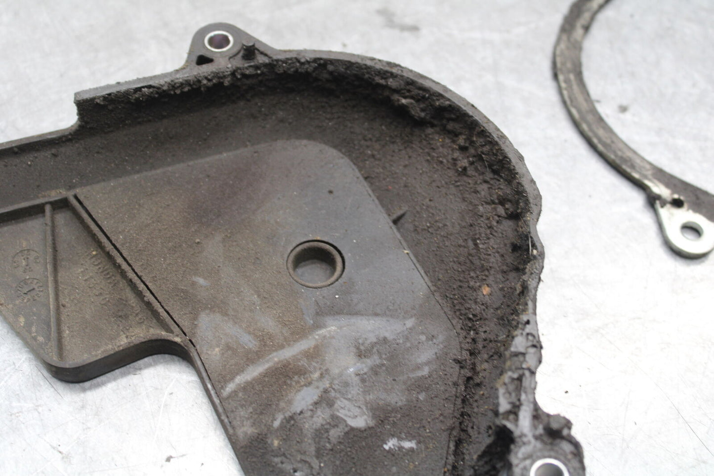 05-06 HONDA CBR600RR ENGINE SPROCKET COVER 11350-MEE-A00  BB689