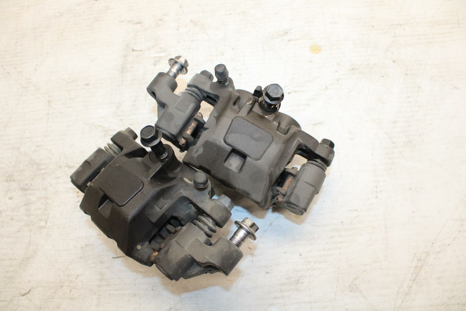 09 YAMAHA FZ6 RIGHT LEFT FRONT BRAKE CALIPER SET PAIR CALIPERS BB295