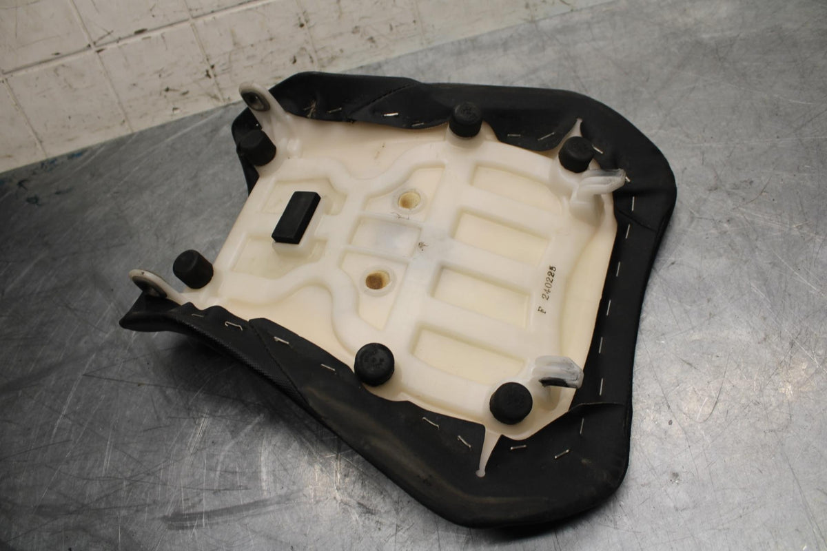 11-21 SUZUKI GSXR750 FRONT DRIVERS SEAT PAD SADDLE PILLION BB486