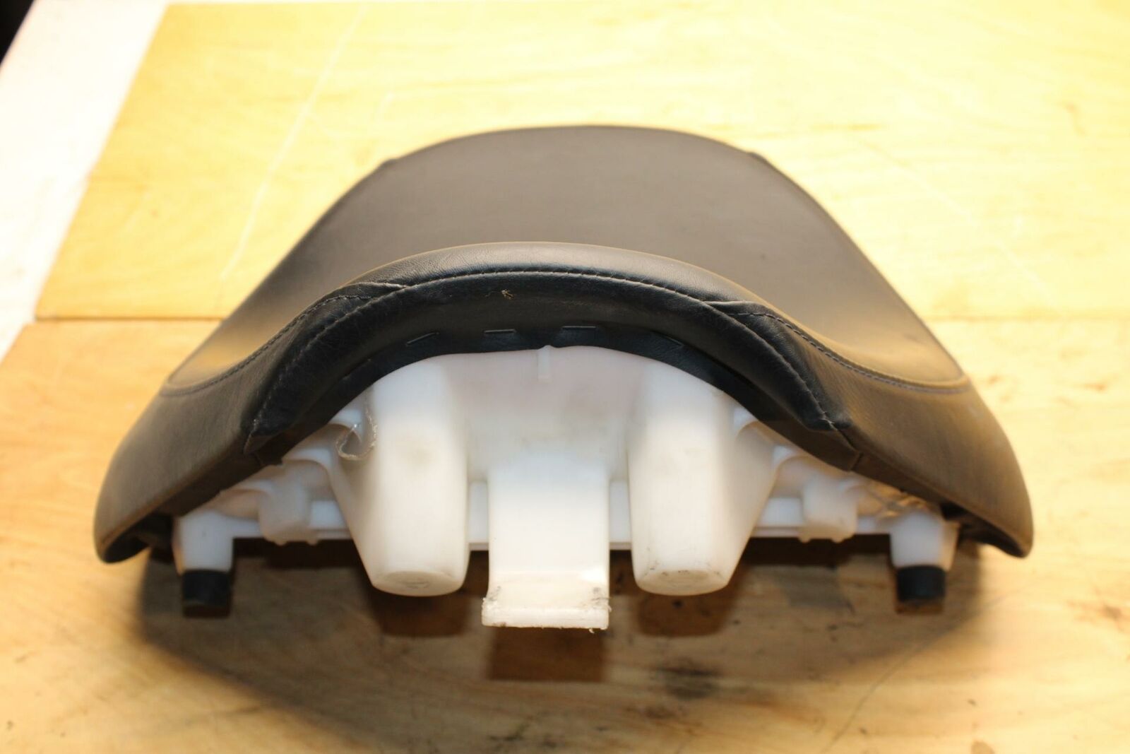 09-10 SUZUKI BOULEVARD M109R FRONT DRIVERS SEAT PAD SADDLE  BB318
