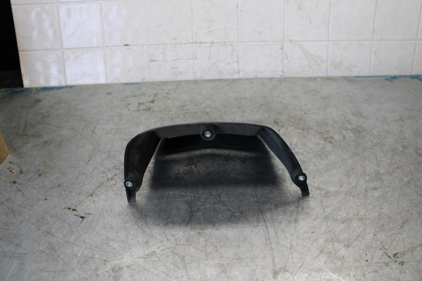 08-16 YAMAHA YZF R6 REAR BACK WHEEL TIRE HUGGER FENDER BB431