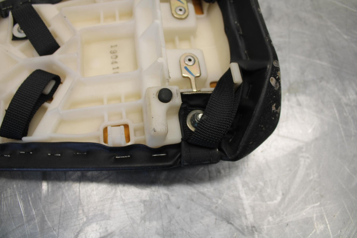 04-06 YAMAHA YZF R1 REAR BACK PASSENGER TANDEM SEAT PAD SADDLE PILLION BB491