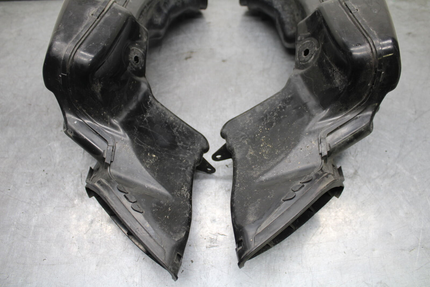 08-09 SUZUKI GSXR600 RIGHT LEFT AIR INTAKE DUCTS BB728