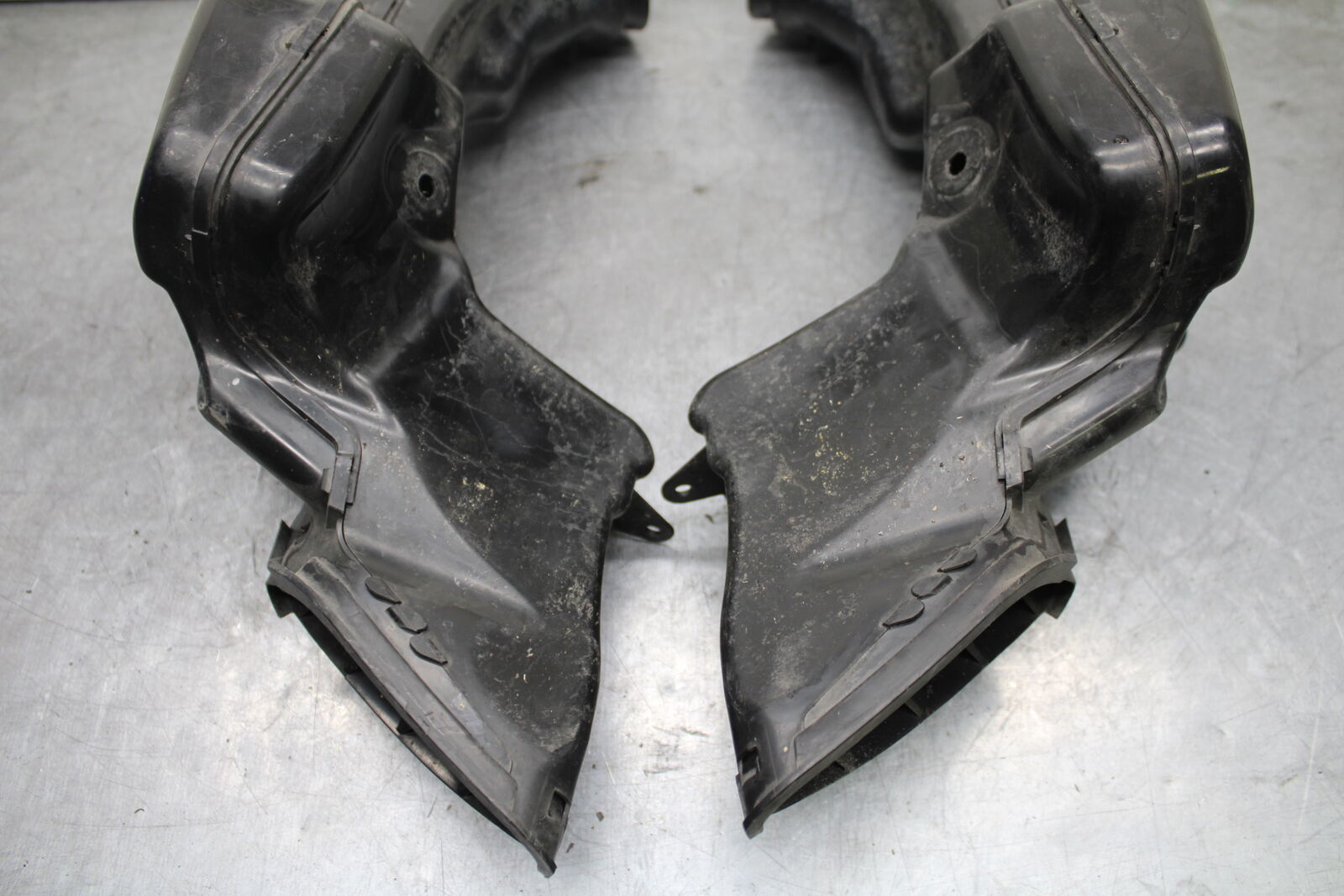 08-09 SUZUKI GSXR600 RIGHT LEFT AIR INTAKE DUCTS BB728