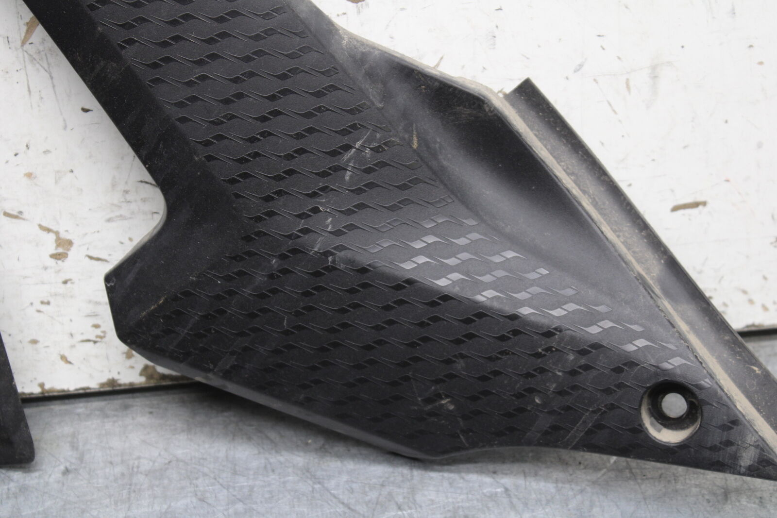 19-24 YAMAHA R3 LEFT FRONT SIDE SEAT SADDLE PANEL TRIM COWL FAIRING BB736