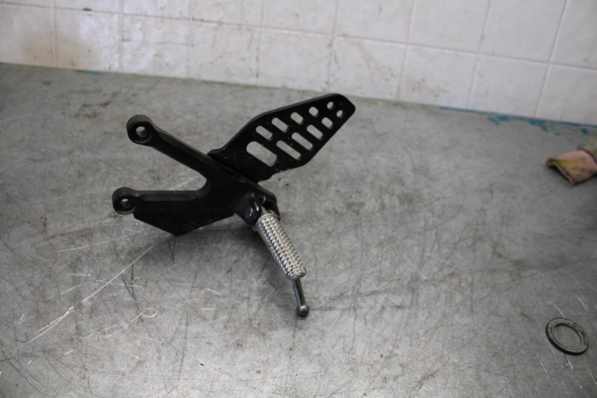 08-16 YAMAHA YZF R6 LEFT REARSET REAR SET DRIVER FOOT PEG REST STOP BB431
