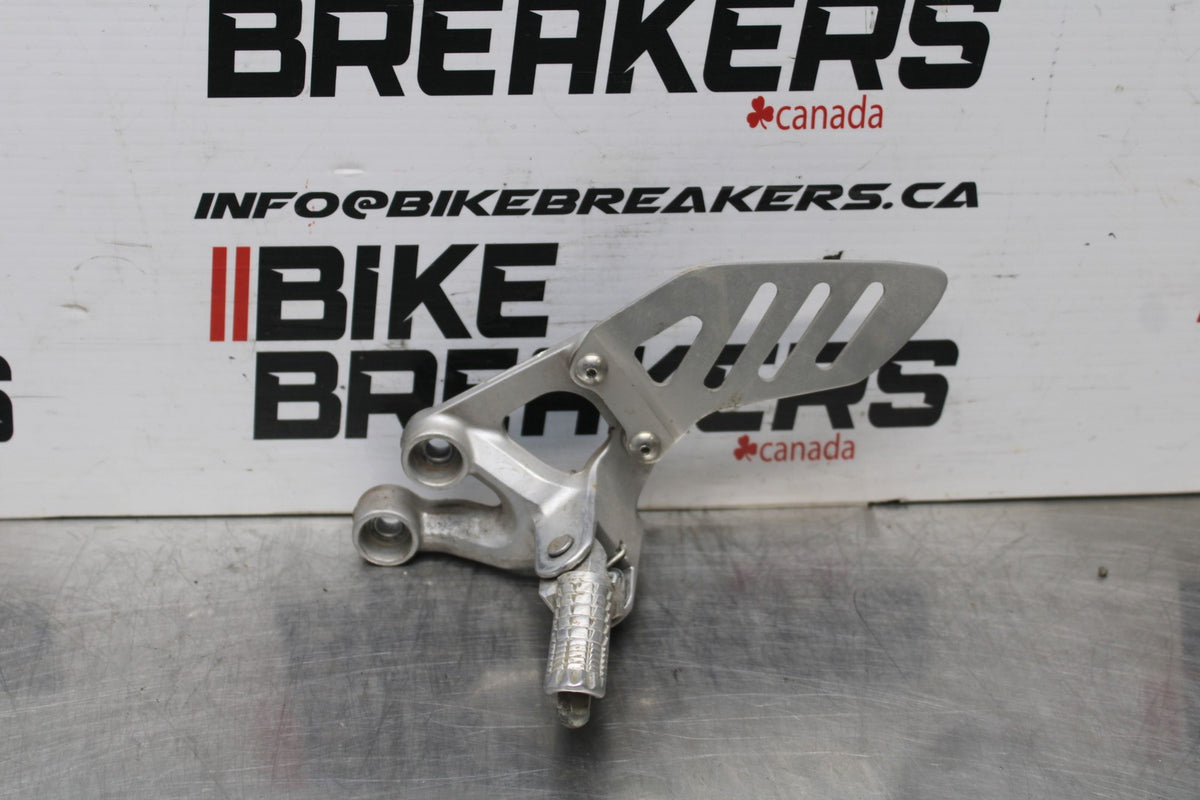 08-10 SUZUKI GSXR 600 LEFT REARSET REAR SET DRIVER FOOT PEG REST STOP BB835