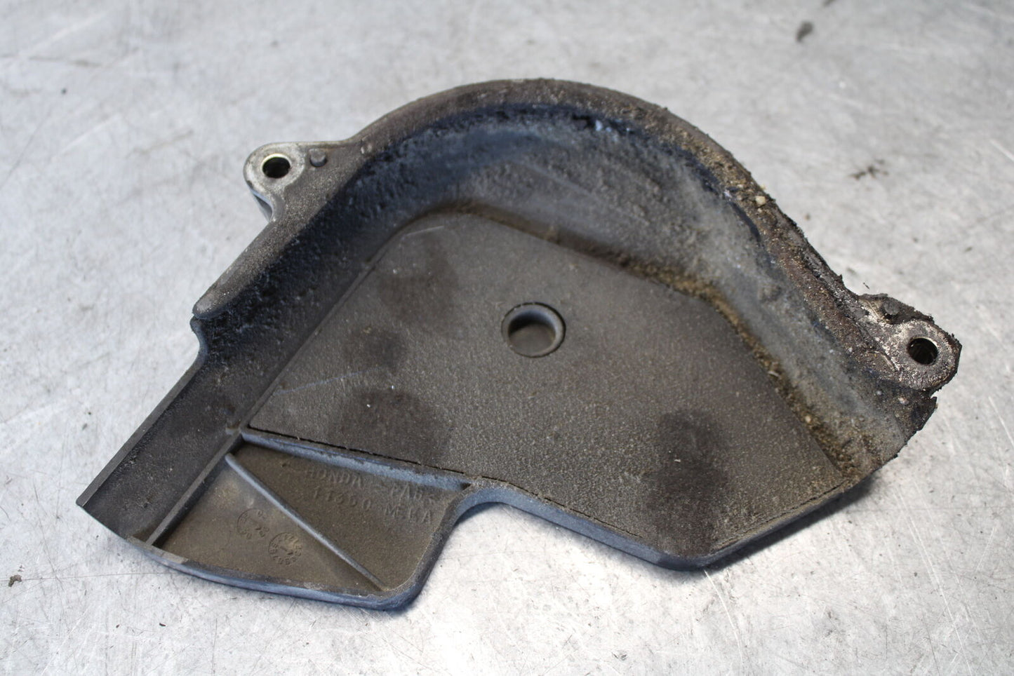03-04 HONDA CBR600RR ENGINE SPROCKET COVER 11350-MEE-670 BB661