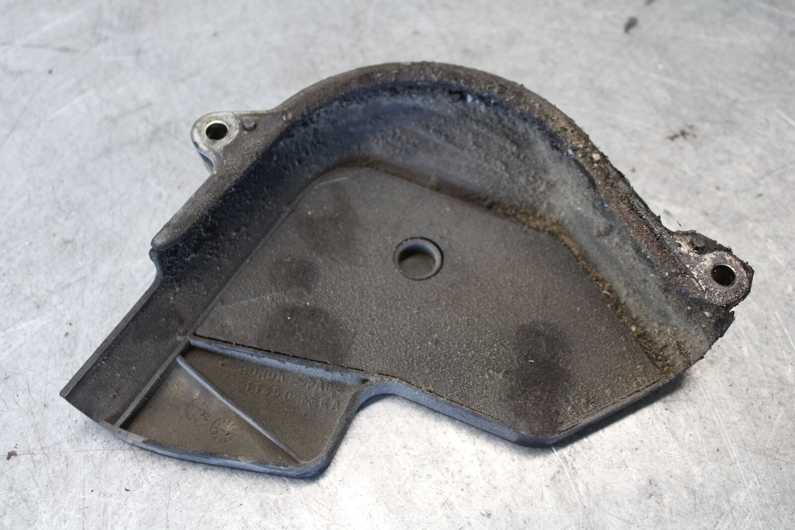 03-04 HONDA CBR600RR ENGINE SPROCKET COVER 11350-MEE-670 BB661