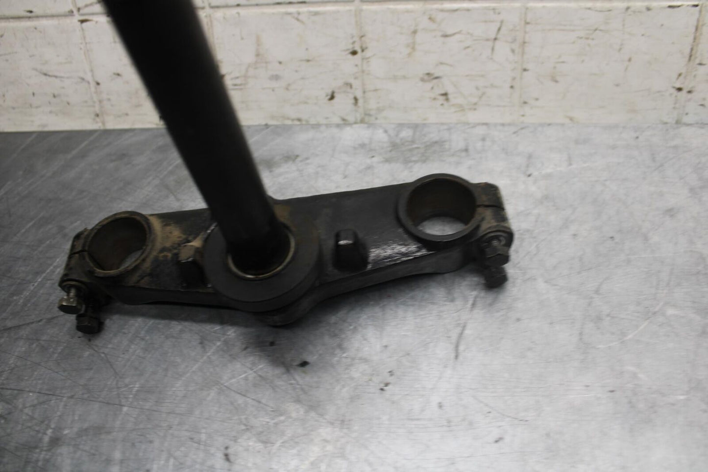 1981 Suzuki GS850G FRONT FORKS CLAMP LOWER TRIPLE TREE STEM BB37