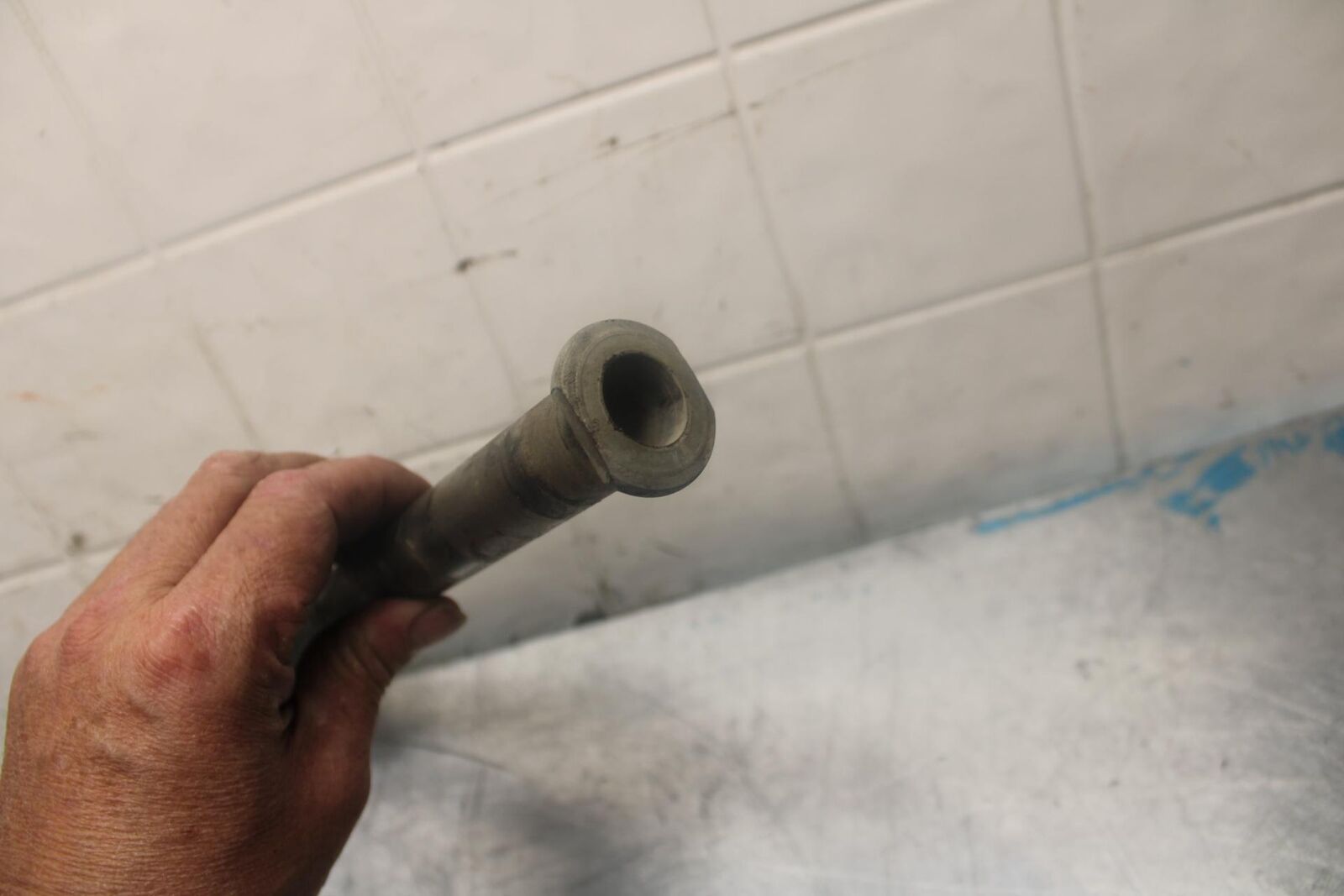 07-08 KAWASAKI NINJA ZX6R REAR AXLE  WHEEL RIM PIVOT BOLT AXEL 41068-0035 BB456