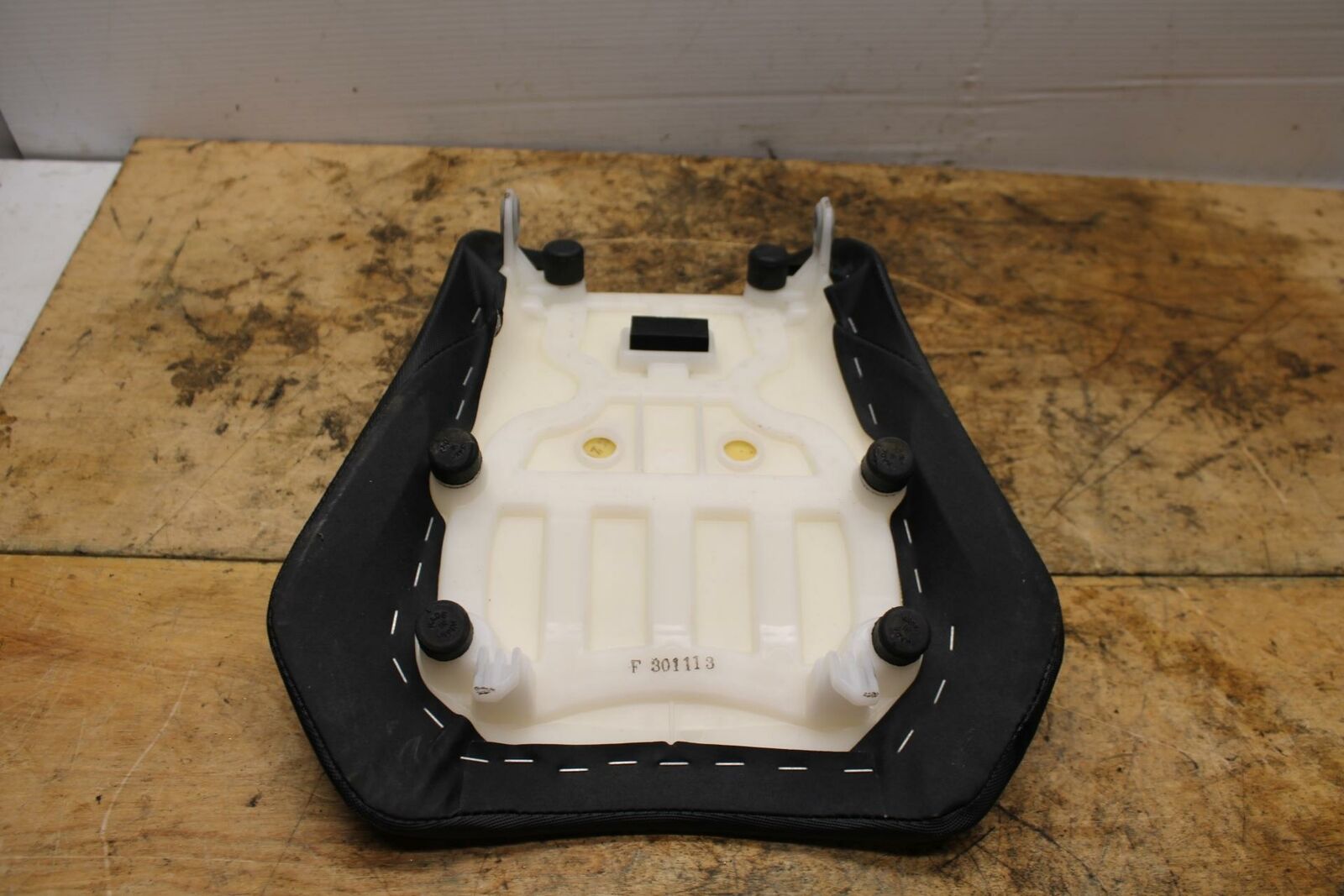 11-21 SUZUKI GSXR600 FRONT DRIVERS SEAT PAD SADDLE PILLION BB346