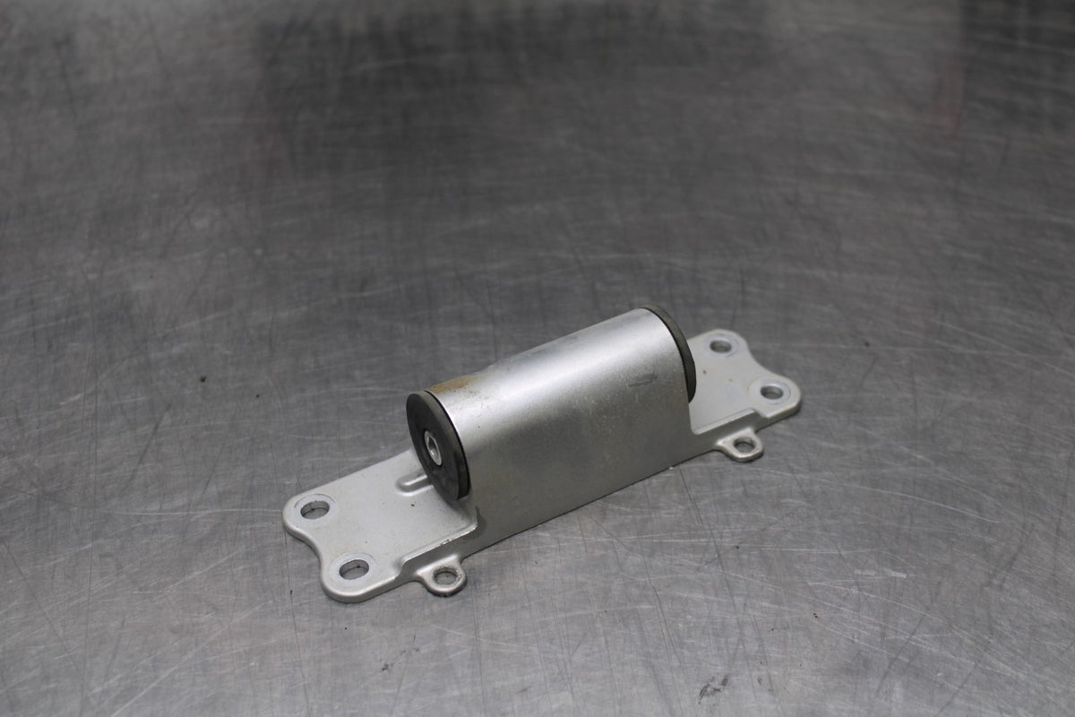 13 YAMAHA YZF R1 GAS TANK FUEL CELL PETROL RESERVOIR BRACKET MOUNT BB781